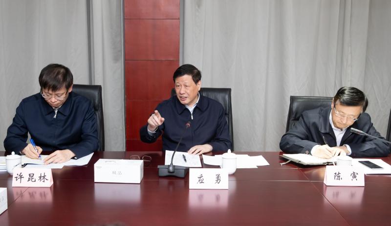 上海市長(zhǎng)實(shí)地走訪 強(qiáng)調(diào)救治管控入滬三個(gè)重點(diǎn)